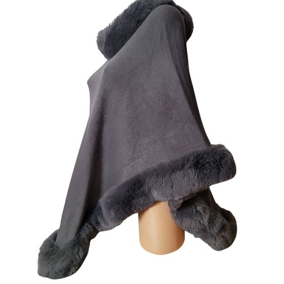 This & That Gray Faux Fur Trim Poncho Cape One Size - Picture 6 of 15